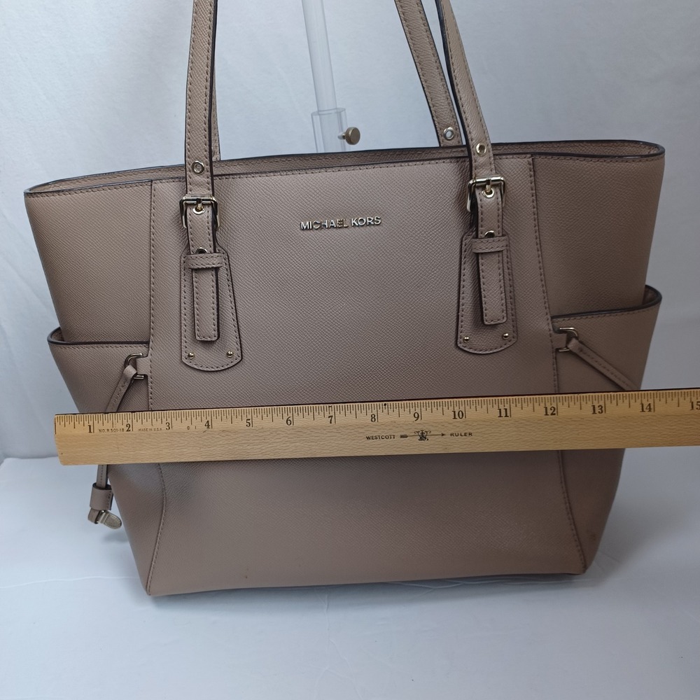 Michael Kors Voyager East West Tote Bag Taupe Saffiano Leather Gold Hardware - Picture 14 of 16
